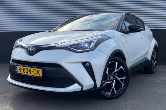 Toyota C-HR (2022) thumbnail 2