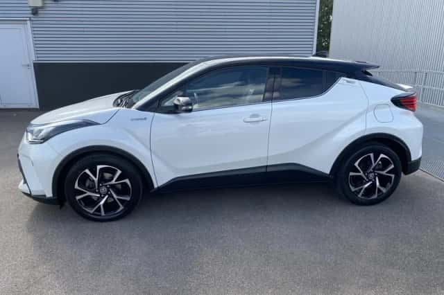 Toyota C-HR (2022) thumbnail 3