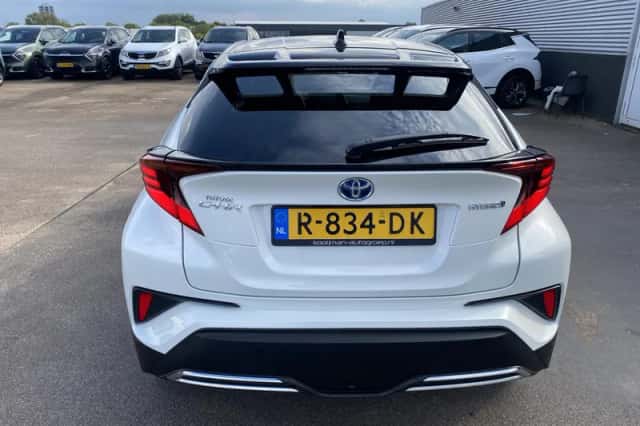 Toyota C-HR (2022) thumbnail 5