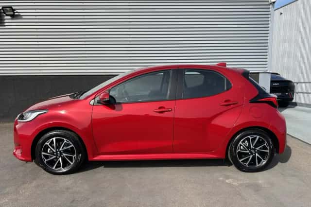 Toyota Yaris (2022) thumbnail 3