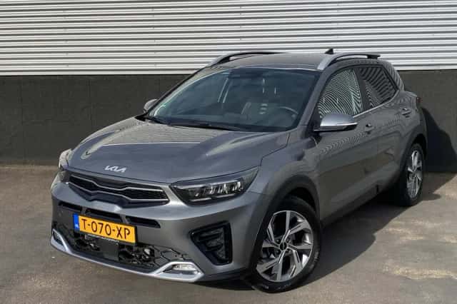 Kia Stonic (2023) thumbnail 2