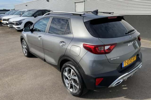 Kia Stonic (2023) thumbnail 4