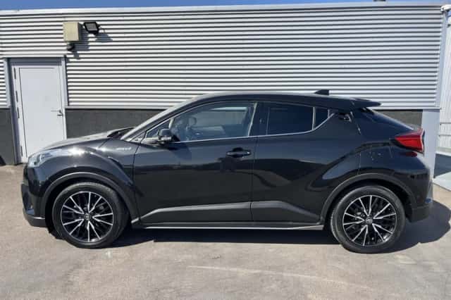 Toyota C-HR (2017) thumbnail 3