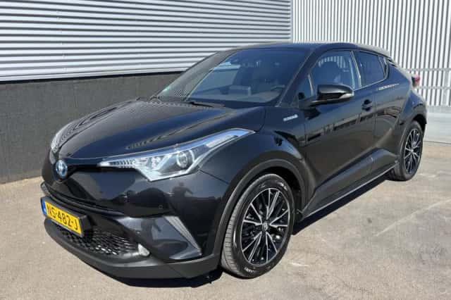Toyota C-HR (2017) thumbnail 4