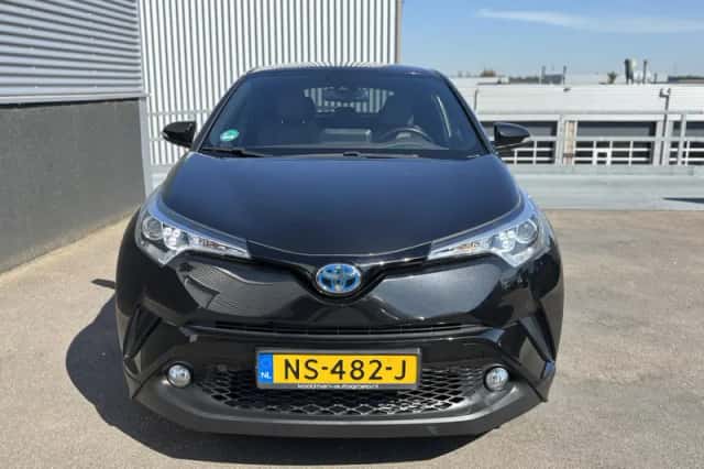 Toyota C-HR (2017) thumbnail 5