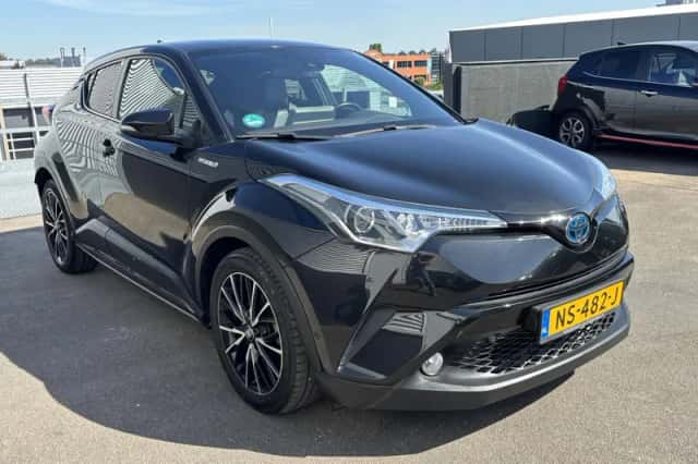 Toyota C-HR (2017) thumbnail 6