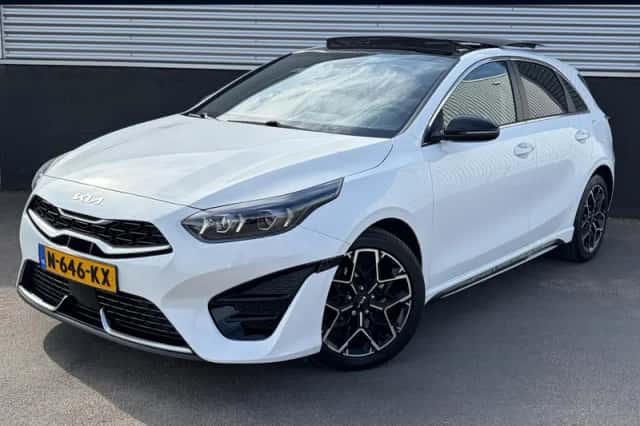 Kia Ceed (2021) thumbnail 1