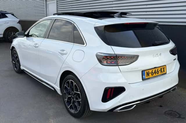 Kia Ceed (2021) thumbnail 5