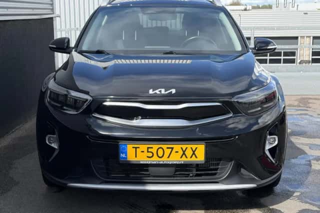 Kia Stonic (2023) thumbnail 3