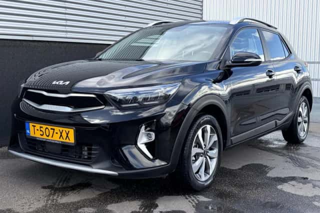 Kia Stonic (2023) thumbnail 4