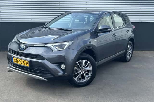 Toyota RAV4 (2018) thumbnail 2