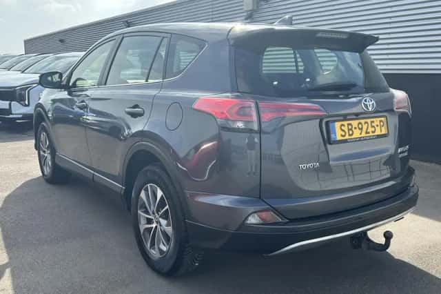 Toyota RAV4 (2018) thumbnail 5