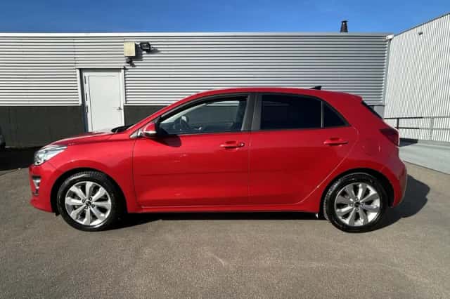 Kia Rio (2021) thumbnail 3