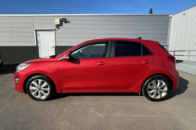 Kia Rio (2021) thumbnail 4