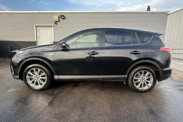 Toyota RAV4 (2017) thumbnail 3
