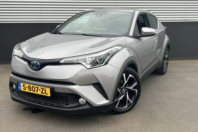 Toyota C-HR (2019) thumbnail 2