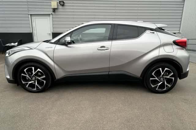 Toyota C-HR (2019) thumbnail 3