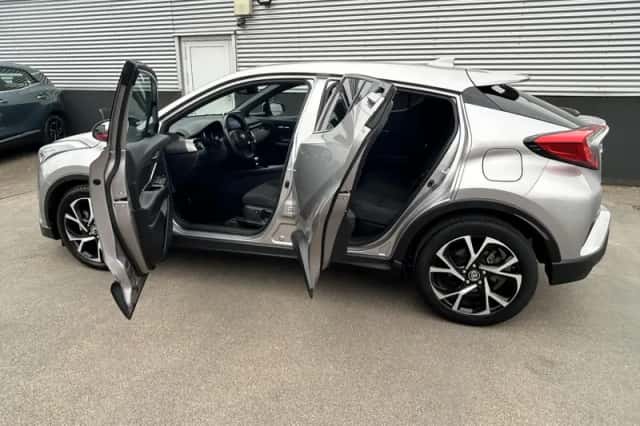 Toyota C-HR (2019) thumbnail 4