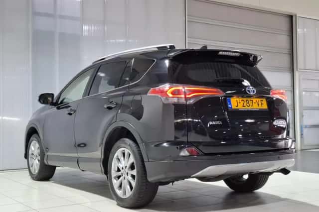 Toyota RAV4 (2017) thumbnail 6