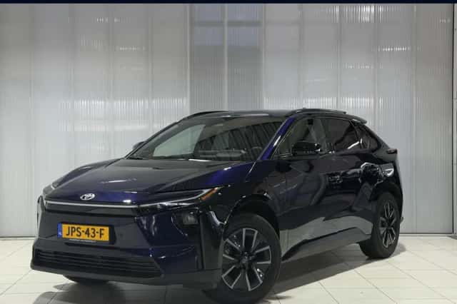 Toyota bZ4X (2025) thumbnail 1