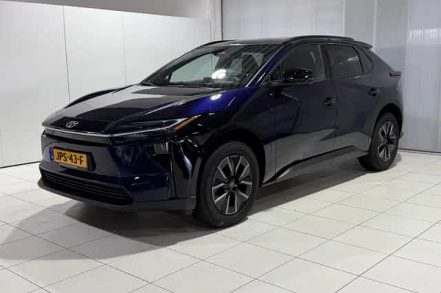 Toyota bZ4X (2025) thumbnail 6