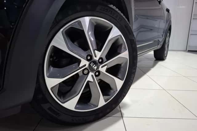 Kia Stonic (2019) thumbnail 2