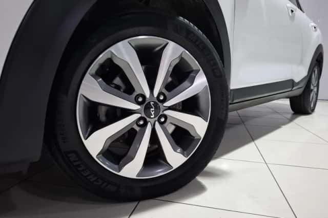 Kia Stonic (2022) thumbnail 2