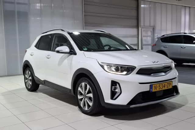 Kia Stonic (2022) thumbnail 3