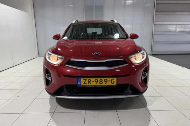 Kia Stonic (2019) thumbnail 2