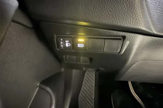 Toyota Corolla Cross (2025) thumbnail 3