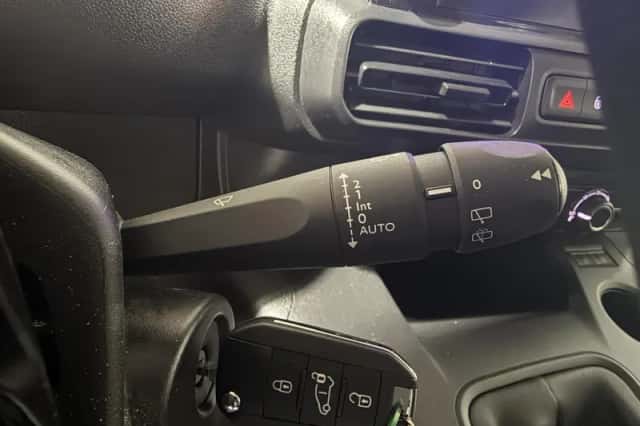 Peugeot Rifter (2023) thumbnail 6