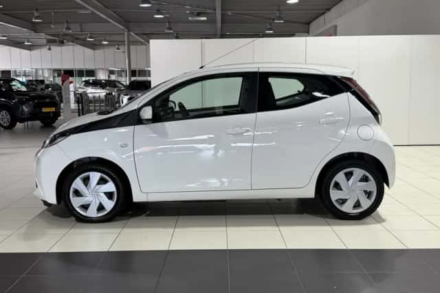 Toyota Aygo (2016) thumbnail 3