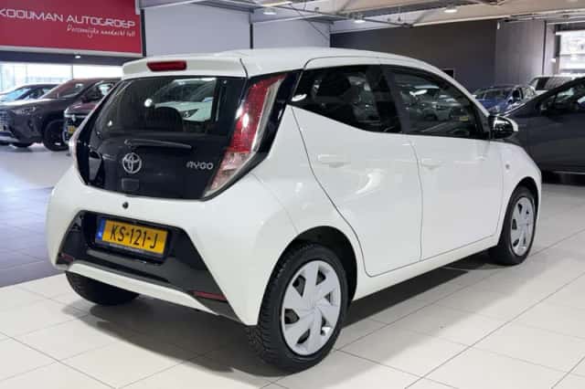 Toyota Aygo (2016) thumbnail 6