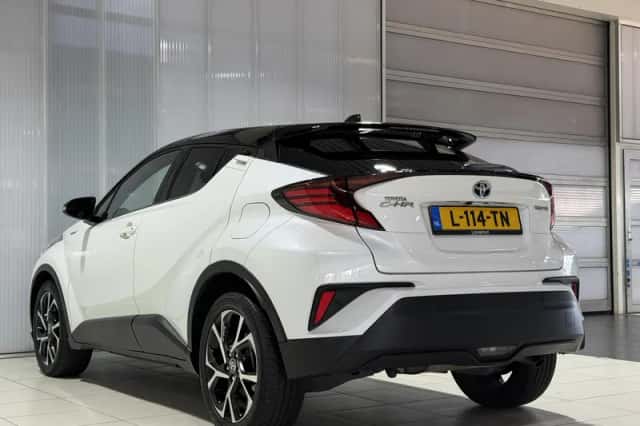 Toyota C-HR (2021) thumbnail 6