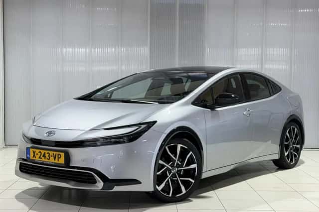 Toyota Prius (2024) thumbnail 3