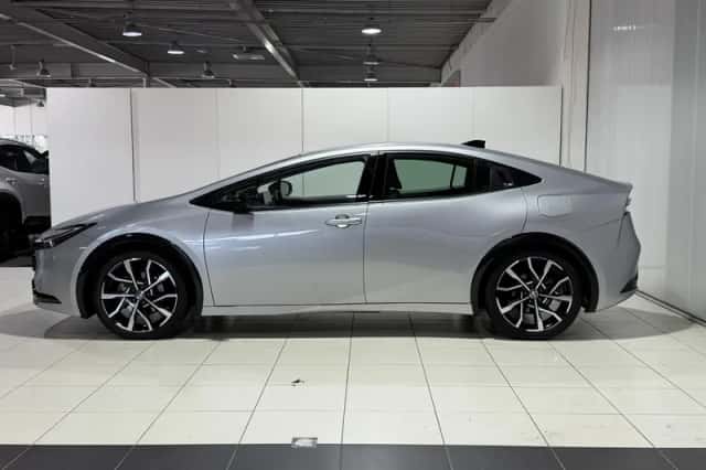 Toyota Prius (2024) thumbnail 5