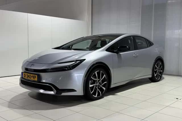 Toyota Prius (2024) thumbnail 6