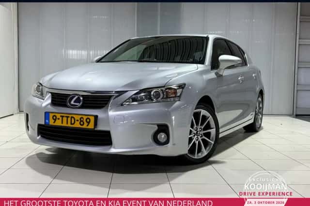Lexus CT (2013) thumbnail 1