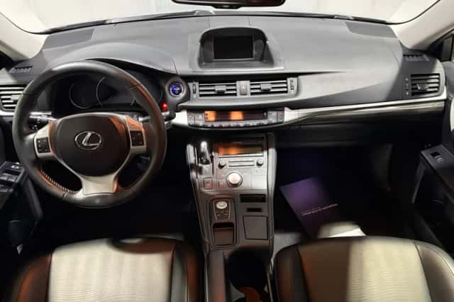 Lexus CT (2013) thumbnail 3