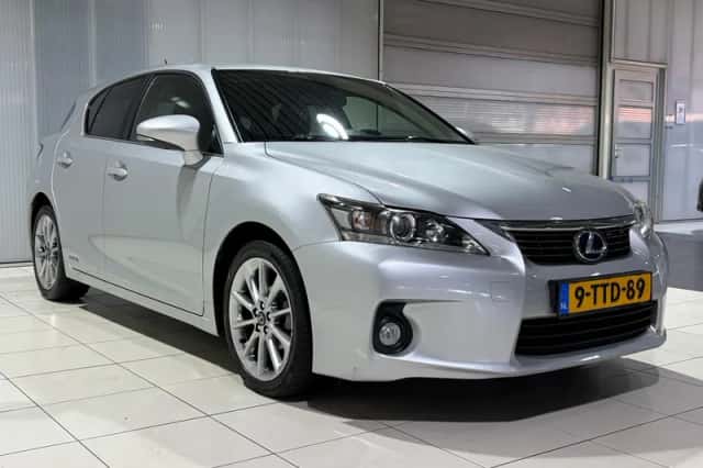 Lexus CT (2013) thumbnail 4