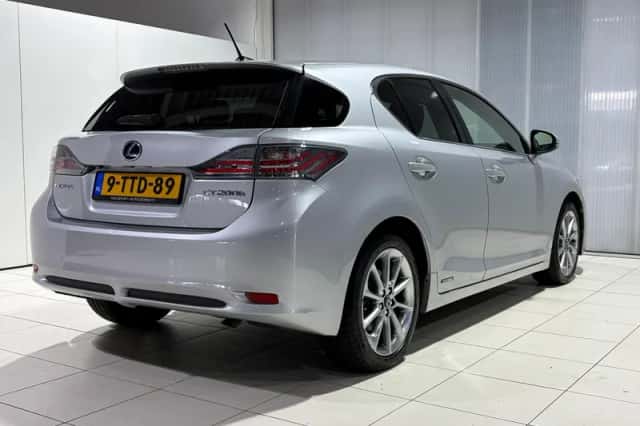 Lexus CT (2013) thumbnail 6
