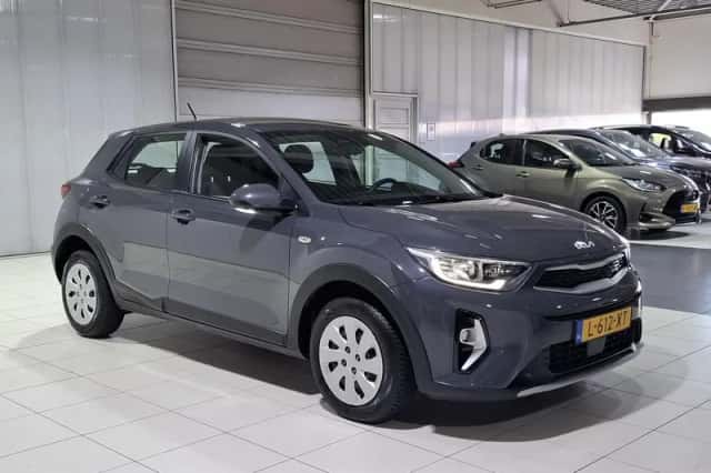 Kia Stonic (2021) thumbnail 3