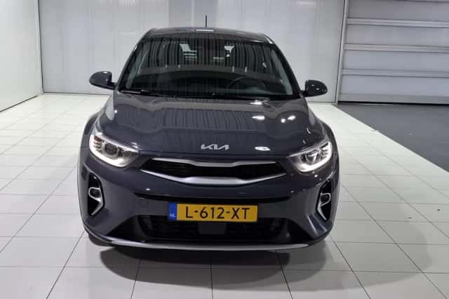 Kia Stonic (2021) thumbnail 4