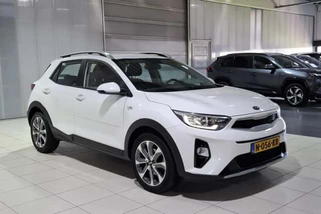 Kia Stonic (2020) thumbnail 3