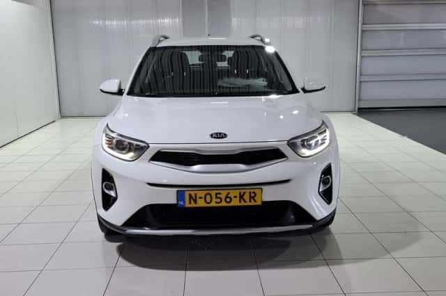 Kia Stonic (2020) thumbnail 4