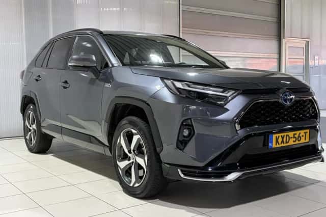 Toyota RAV4 (2022) thumbnail 2