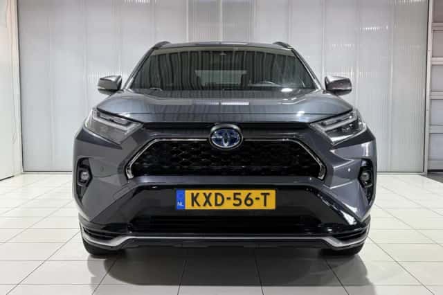 Toyota RAV4 (2022) thumbnail 3