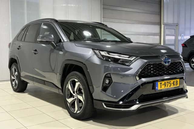 Toyota RAV4 (2022) thumbnail 2