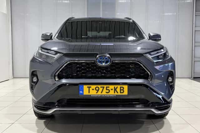 Toyota RAV4 (2022) thumbnail 3