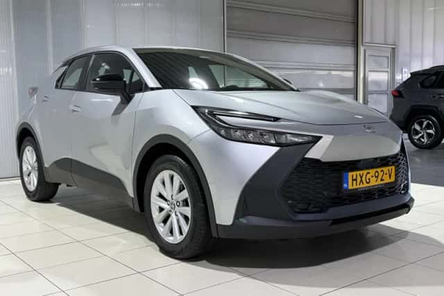 Toyota C-HR (2025) thumbnail 4